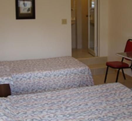 Micro Beach Hotel Garapan Quarto foto